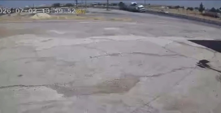 Viranşehir'de yürekleri dağlayan kaza anı kamerada: 1 ölü, 1 yaralı
