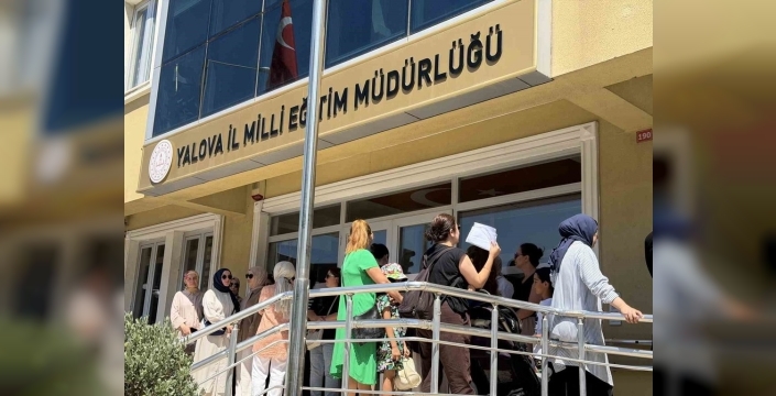 Yalova'da veliler okulun ikili eğitime geçirilmesine isyan etti: 'Çocuklarımızın güvenliği tehlikede