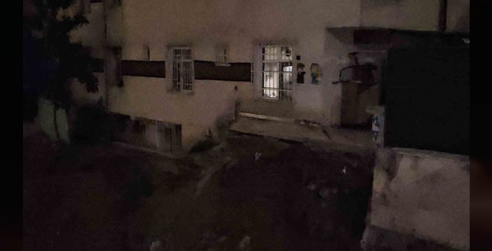 Yan komşusunun temel kazısı 7 katlı binayı tehdit etti: 45 kişi panikle sokağa döküldü, sokaklar kapandı