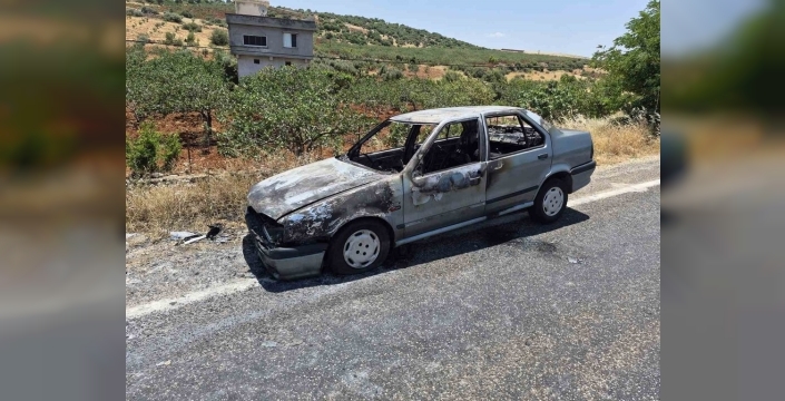 Yavuzeli'nde seyreden otomobil alev topuna döndü