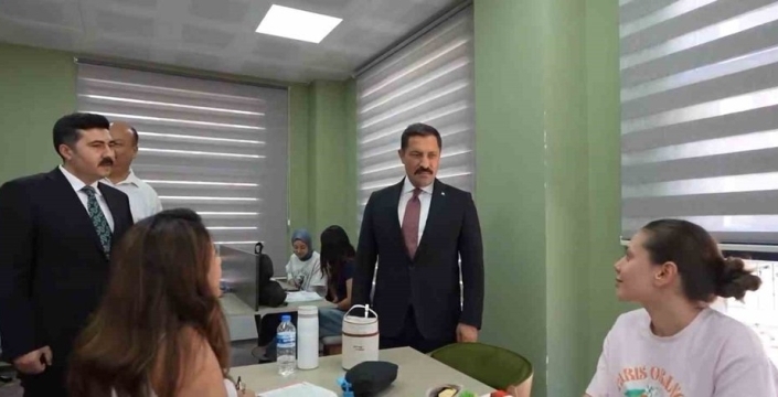 Yayladağı'na yeni nefes: Modern kütüphane kapılarını araladı