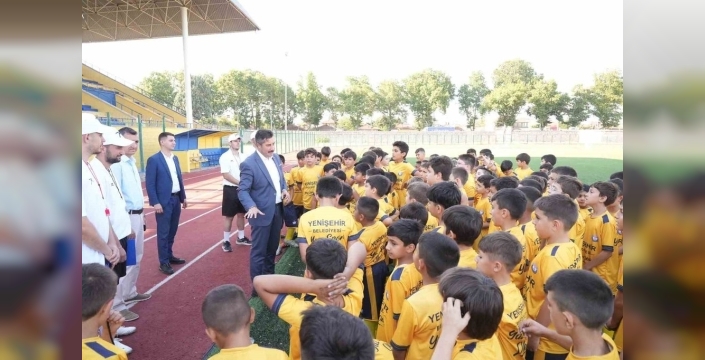 Yenişehir'de yaz spor okulu başladı, çocuklar futbol eğitimi alıyor