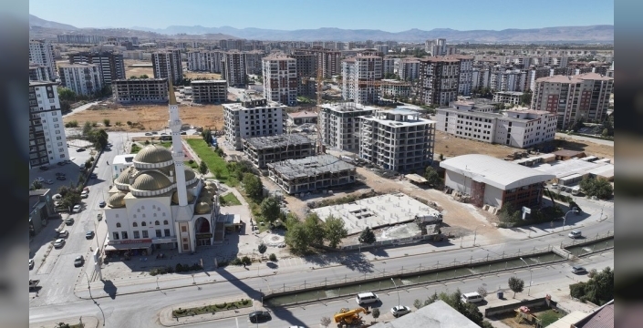 Yeşilyurt'ta dönüşüm süreci tamamlandı, vatandaşlara güvenli konut müjdesi