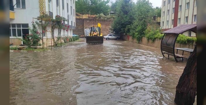 Yozgat'ta sağanak yağış sonrası sel, yaşamı felç etti