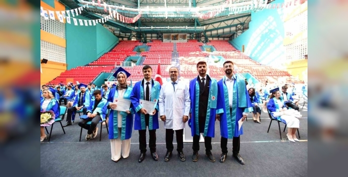 YYÜ Tıp Fakültesi'nde mezuniyet coşkusu: Genç hekimler diplomalarını aldı