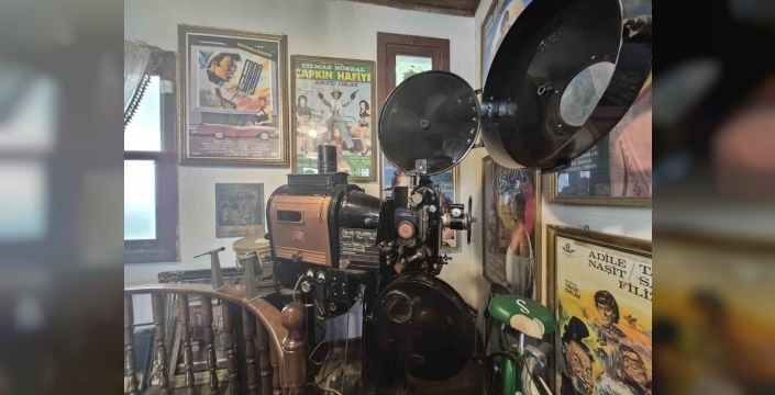 Zamanın tozlu raflarından çıkıp hala nefes alıyor: 98 yıllık sinema makinesi Eskişehir'de hayran bırakıyor