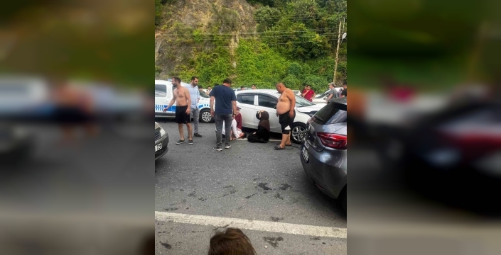 Zonguldak'ta baba ve oğlu otomobilin çarpması sonucu ağır yaralandı