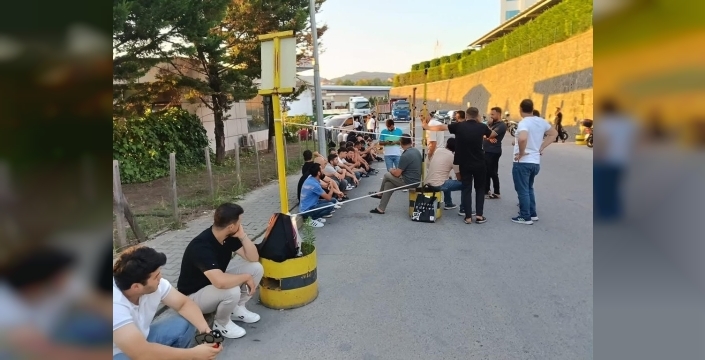 Zonguldak'ta Çınar Çelik işçileri yetersiz ücretler için oturma eylemi başlattı