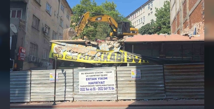 Zonguldak'ta yıkım çalışmaları sırasında vatandaşlardan güvenlik tepkisi